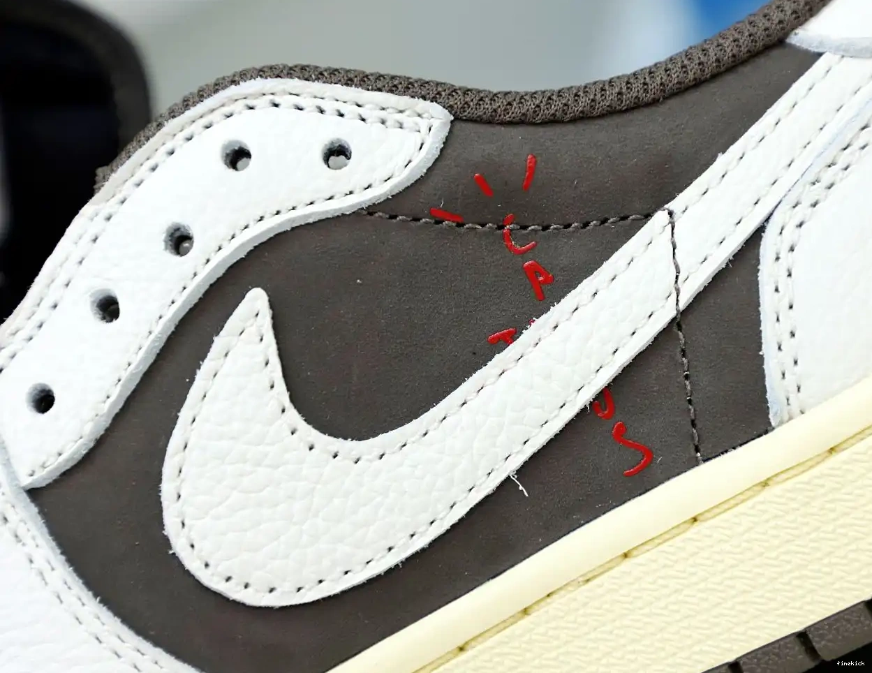 MOCHA REVERSE X 1 LOW JORDAN OG SCOTT TRAVIS AIR 0404